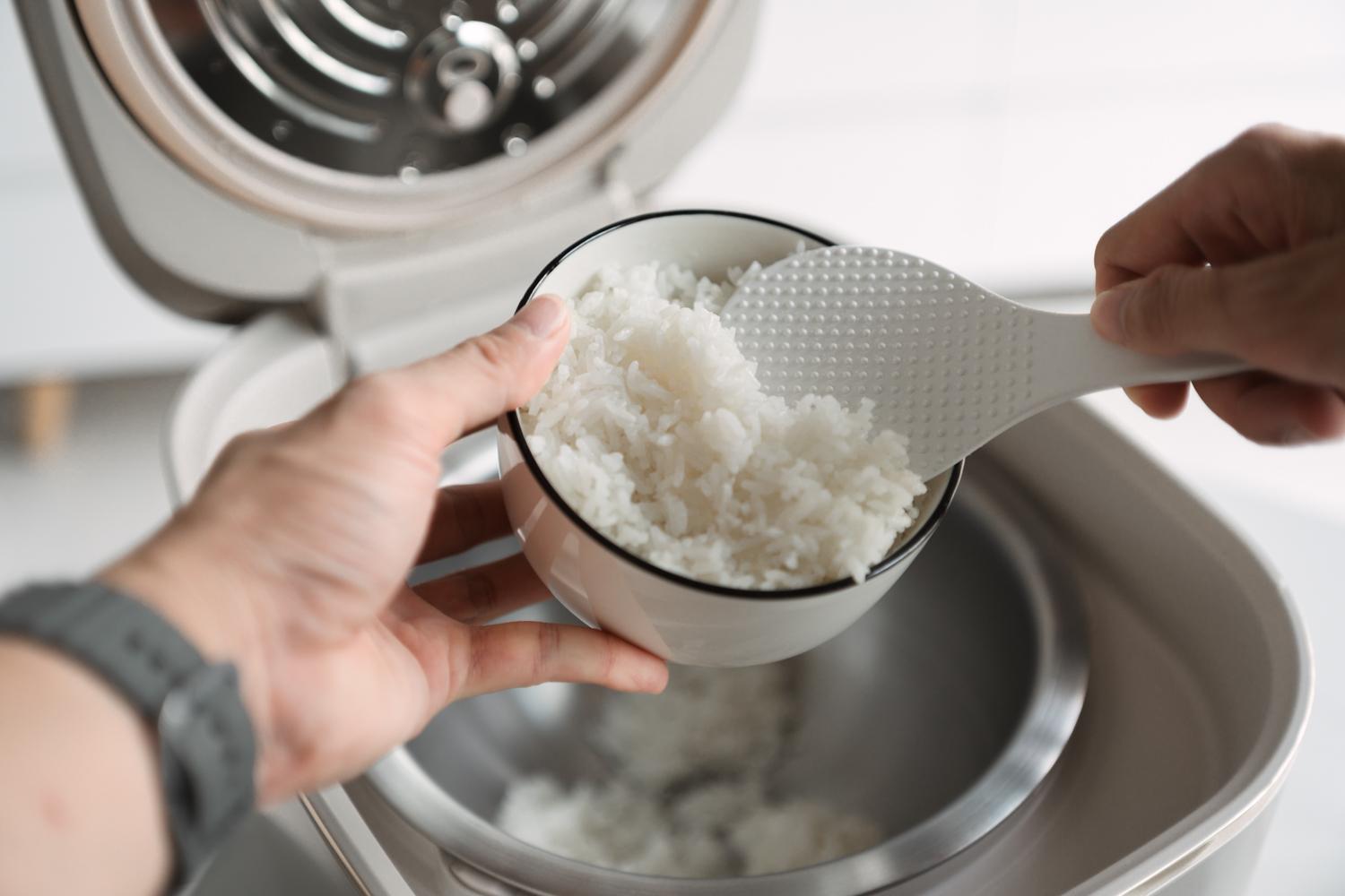 Nồi cơm điện tử Joyoung JNRC-401: Chống d&iacute;nh tự nhi&ecirc;n kh&ocirc;ng lớp phủ, c&oacute; g&igrave; hay m&agrave; cơm ngon đạt chuẩn?- Ảnh 3.