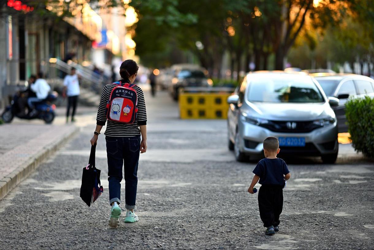 57 tuổi, tôi tự tạo “lương hưu thứ hai” từ việc giữ trẻ – thu đều hàng tháng và sống vui hơn hẳn - Ảnh 2.