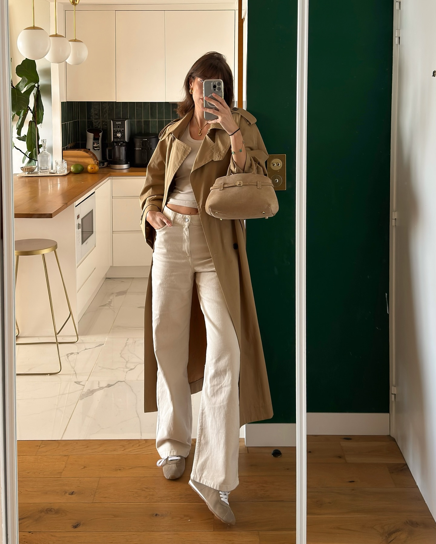 Phụ nữ Pháp diện đồ mùa đông rất sang trọng mà không cần cố, tất cả là nhờ 4 kiểu áo khoác basic - Ảnh 9. Phụ nữ Pháp diện đồ mùa đông rất sang trọng mà không cần cố, tất cả là nhờ 4 kiểu áo khoác basic - Ảnh 9.