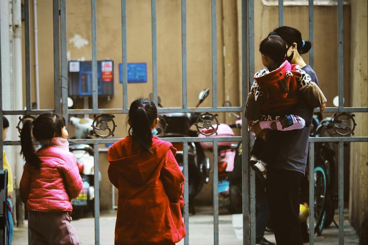 57 tuổi, tôi tự tạo “lương hưu thứ hai” từ việc giữ trẻ – thu đều hàng tháng và sống vui hơn hẳn - Ảnh 3.