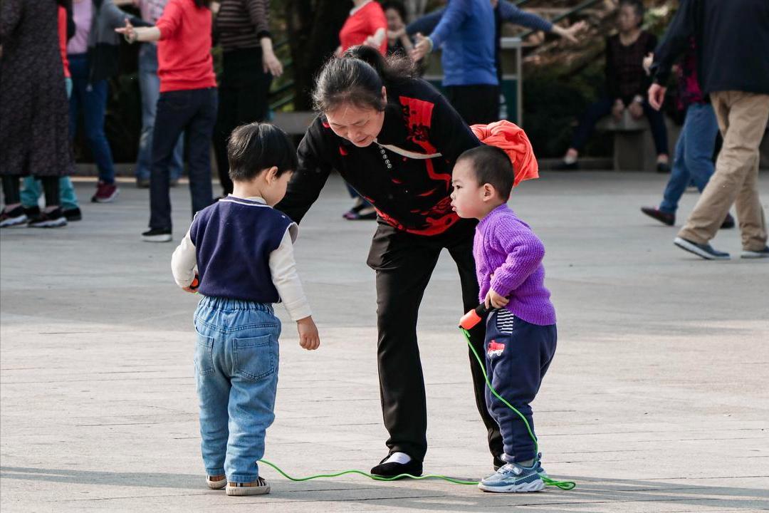 57 tuổi, tôi tự tạo “lương hưu thứ hai” từ việc giữ trẻ – thu đều hàng tháng và sống vui hơn hẳn - Ảnh 4.