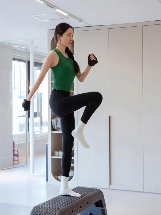 Dương Mịch giữ dáng đồng hồ cát không có điểm nào chê nhờ 1 thói quen cuối ngày: Hiếm ai làm lắm!- Ảnh 2.