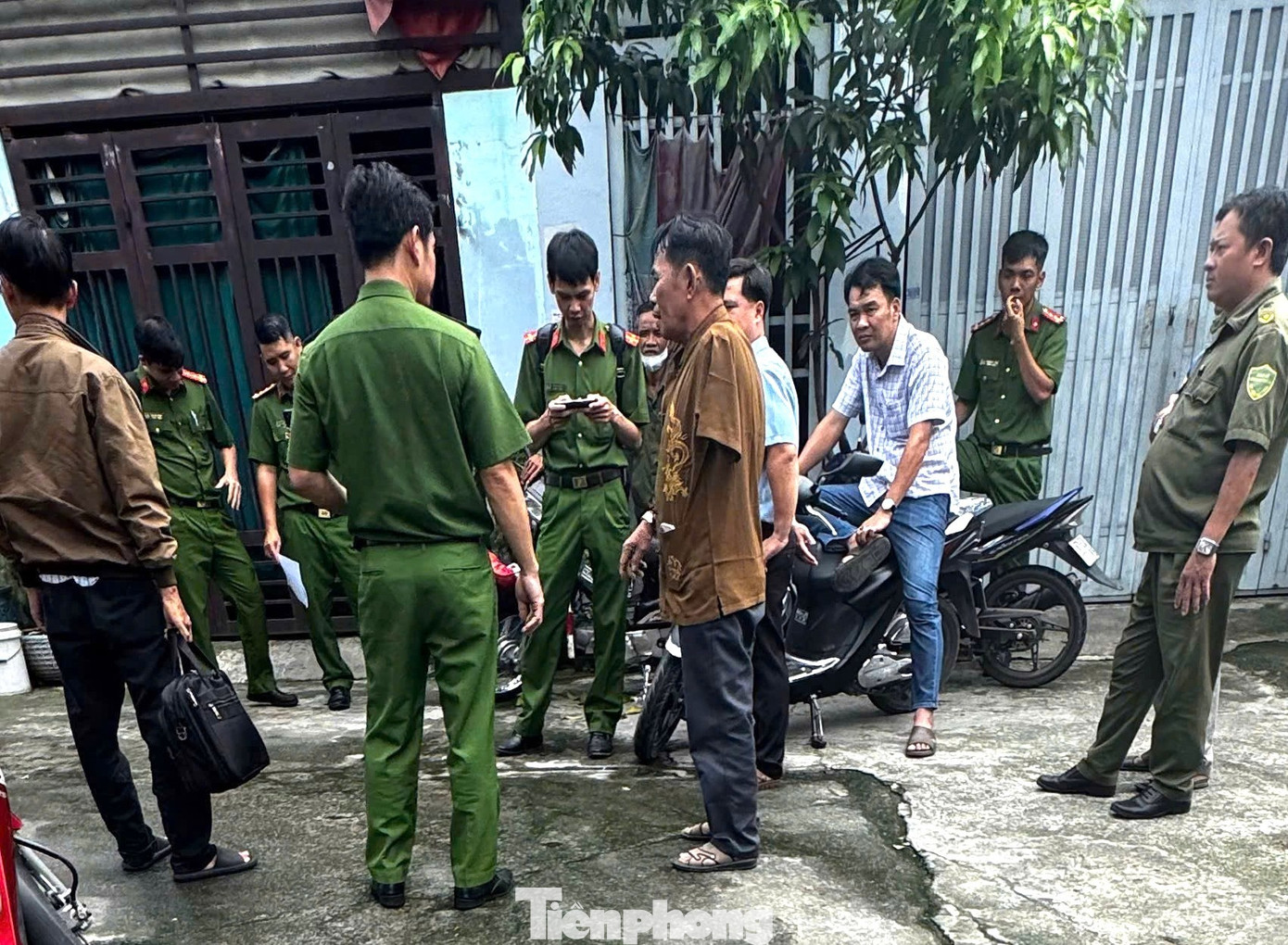 Khởi tố vụ án Lừa đảo xây gần 50 căn nhà trái phép ở TPHCM - Ảnh 1.