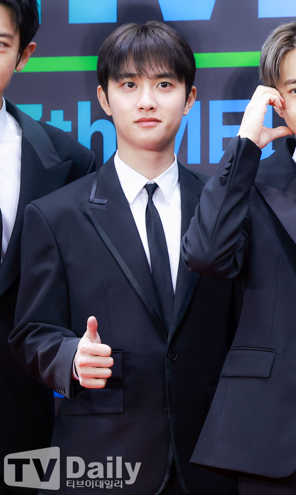 Siêu đám cưới Kim Woo Bin - Shin Min Ah: D.O. (EXO) vội vàng từ MMA chạy đến, V (BTS) - Lee Kwang Soo xuất hiện cực bảnh- Ảnh 2. Siêu đám cưới Kim Woo Bin - Shin Min Ah: D.O. (EXO) vội vàng từ MMA chạy đến, V (BTS) - Lee Kwang Soo xuất hiện cực bảnh- Ảnh 2.