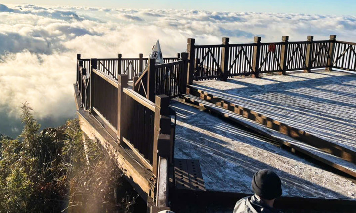 Băng trắng phủ đỉnh Fansipan , hiện tượng hiếm gặp khi nhiệt độ giảm xuống 0 &deg; C - Ảnh 2.