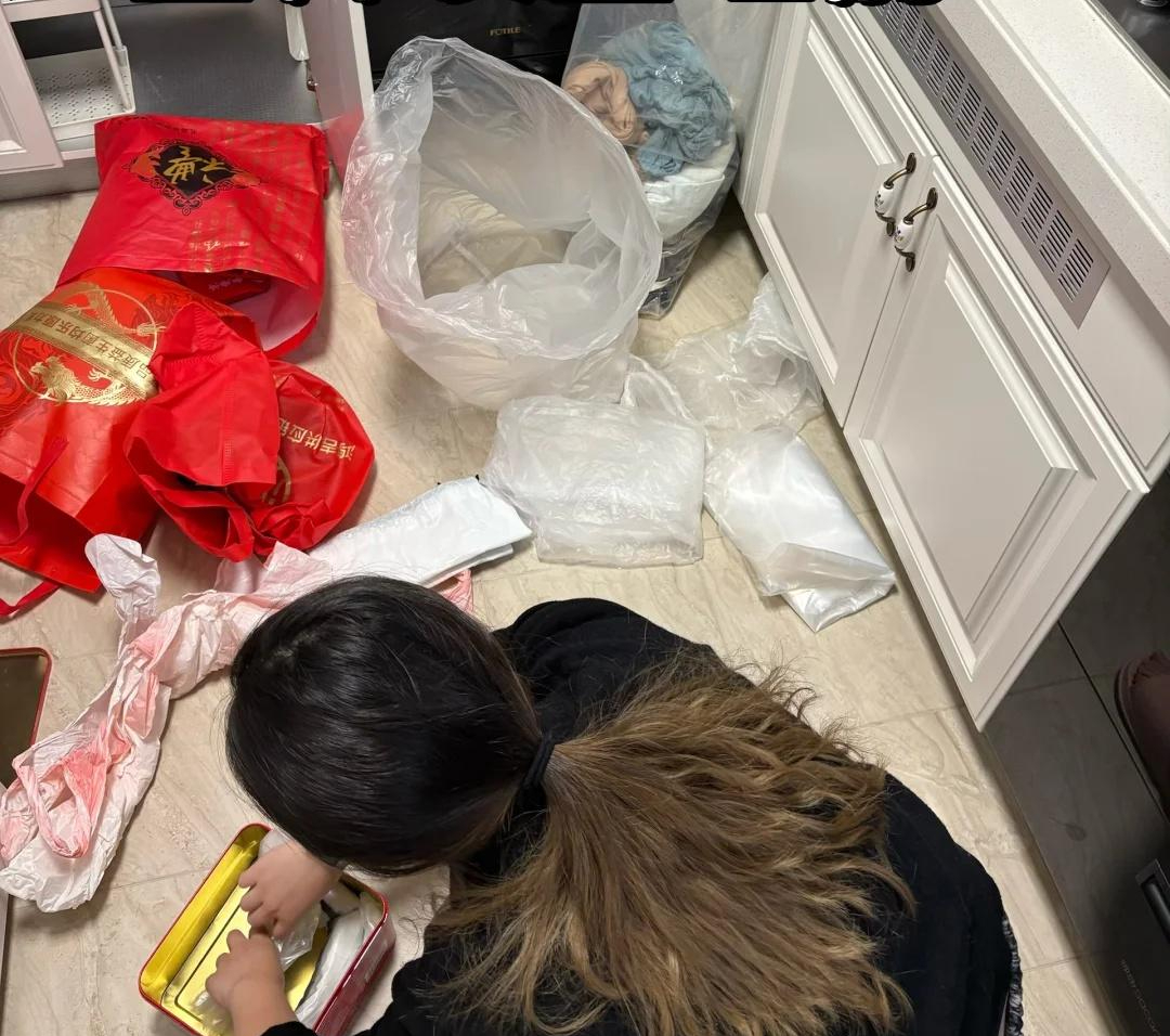 Thức tỉnh ở tuổi trung ni&ecirc;n: 10 việc nh&agrave; ch&iacute;nh ch&uacute;ng ta tự tạo ra - bỏ đi l&agrave; thấy cuộc sống nhẹ hẳn - Ảnh 7.