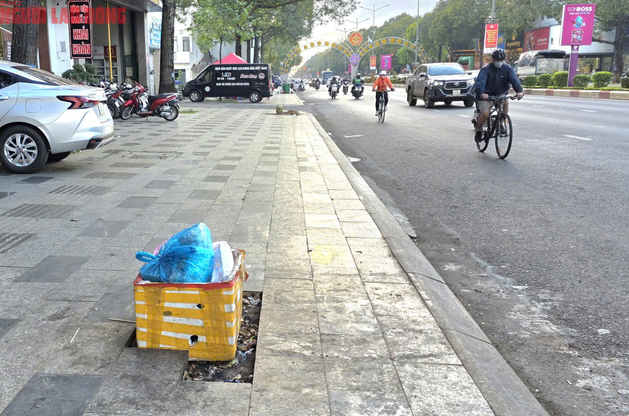 Vỉa hè Đắk Lắk vừa lát đá tự nhiên lại bị đào xới gây lãng phí - Ảnh 4. Vỉa hè Đắk Lắk vừa lát đá tự nhiên lại bị đào xới gây lãng phí - Ảnh 4.
