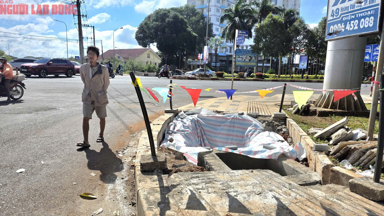 Vỉa hè Đắk Lắk vừa lát đá tự nhiên lại bị đào xới gây lãng phí - Ảnh 6. Vỉa hè Đắk Lắk vừa lát đá tự nhiên lại bị đào xới gây lãng phí - Ảnh 6.