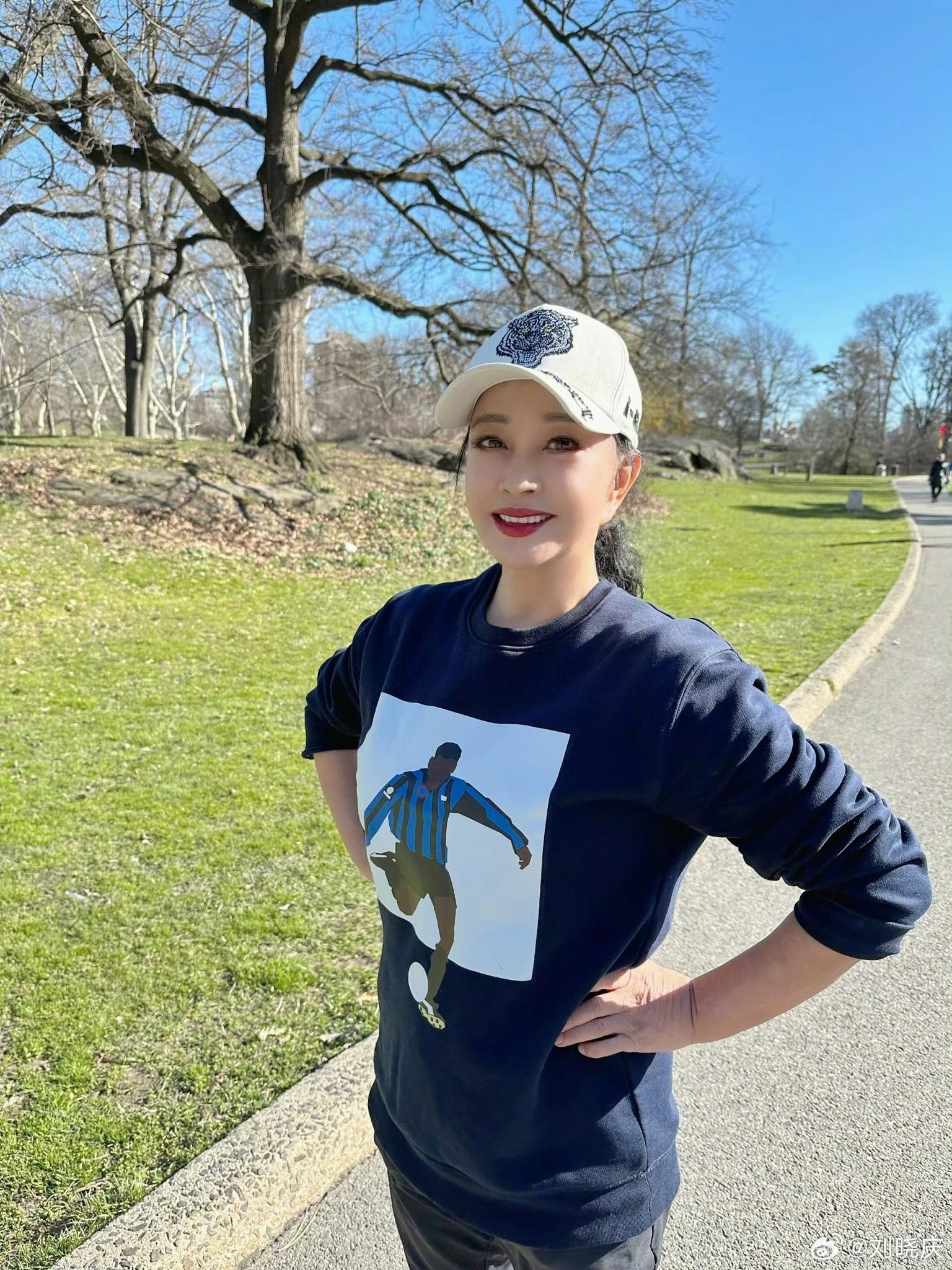 Lưu Hiểu Kh&aacute;nh 75 tuổi tr&ocirc;ng như 55 tuổi nhờ 5 mẹo trẻ l&acirc;u kh&ocirc;ng tốn k&eacute;m, phụ nữ trung ni&ecirc;n học theo sẽ c&oacute; sức sống kh&ocirc;ng tuổi nổi bật- Ảnh 7.