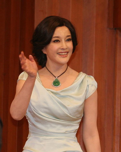 Lưu Hiểu Kh&aacute;nh 75 tuổi tr&ocirc;ng như 55 tuổi nhờ 5 mẹo trẻ l&acirc;u kh&ocirc;ng tốn k&eacute;m, phụ nữ trung ni&ecirc;n học theo sẽ c&oacute; sức sống kh&ocirc;ng tuổi nổi bật- Ảnh 6.