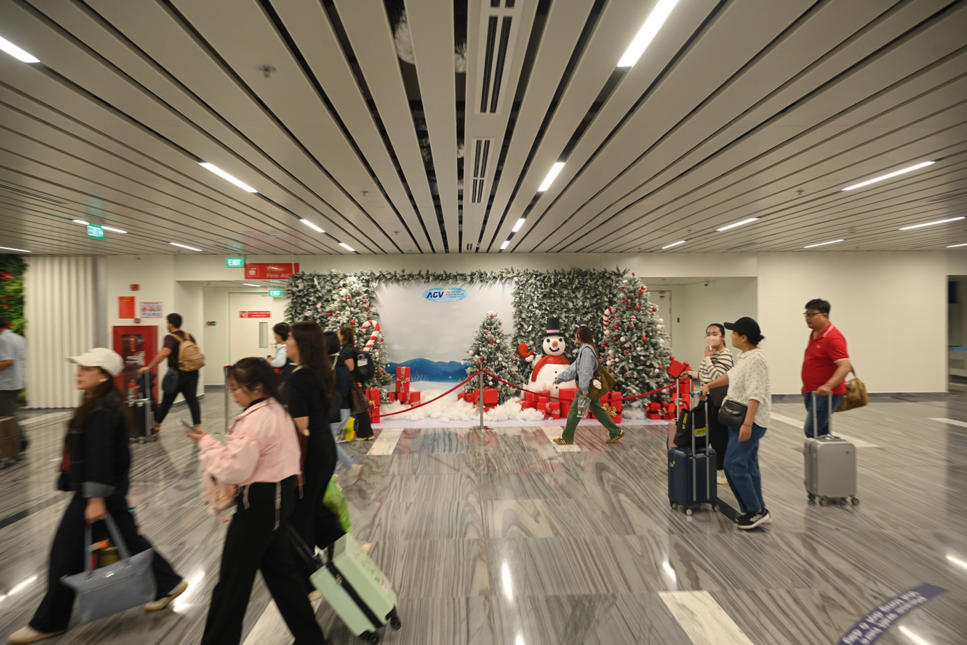 Điểm check - in Gi&aacute;ng sinh tuyệt đẹp tại nh&agrave; ga T3 Cảng H&agrave;ng kh&ocirc;ng T&acirc;n Sơn nhất - Ảnh 3.