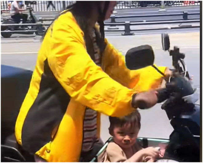 3 ca phẫu thuật, 9 đợt h&oacute;a trị, 12 lần xạ trị: Ph&iacute;a sau h&igrave;nh ảnh nữ shipper bỏ con g&aacute;i v&agrave;o th&ugrave;ng giao đồ- Ảnh 5.