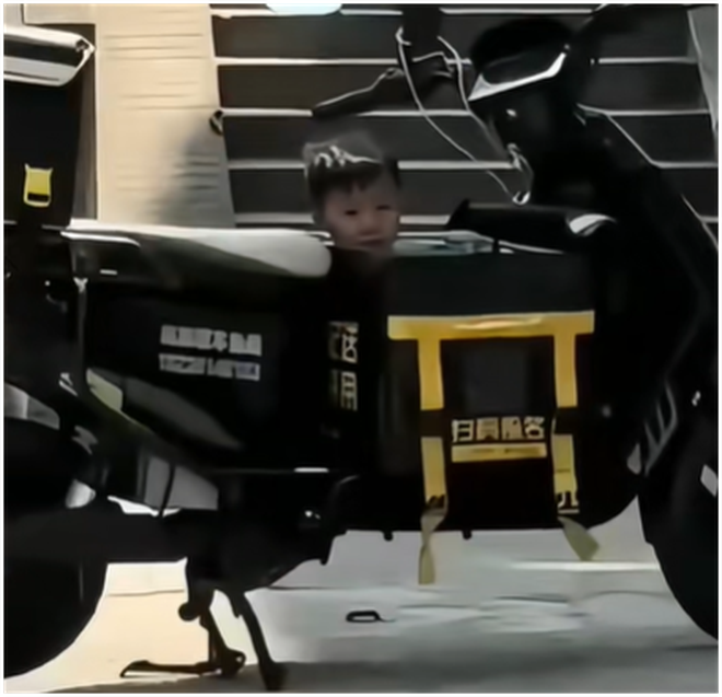 3 ca phẫu thuật, 9 đợt h&oacute;a trị, 12 lần xạ trị: Ph&iacute;a sau h&igrave;nh ảnh nữ shipper bỏ con g&aacute;i v&agrave;o th&ugrave;ng giao đồ- Ảnh 2.