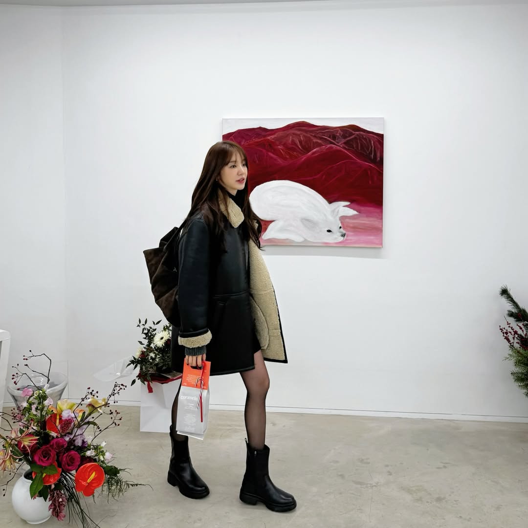 Ph&aacute;t hoảng trước đ&ocirc;i ch&acirc;n gầy như sắp g&atilde;y của th&aacute;i tử phi đẹp nhất H&agrave;n Quốc- Ảnh 1.