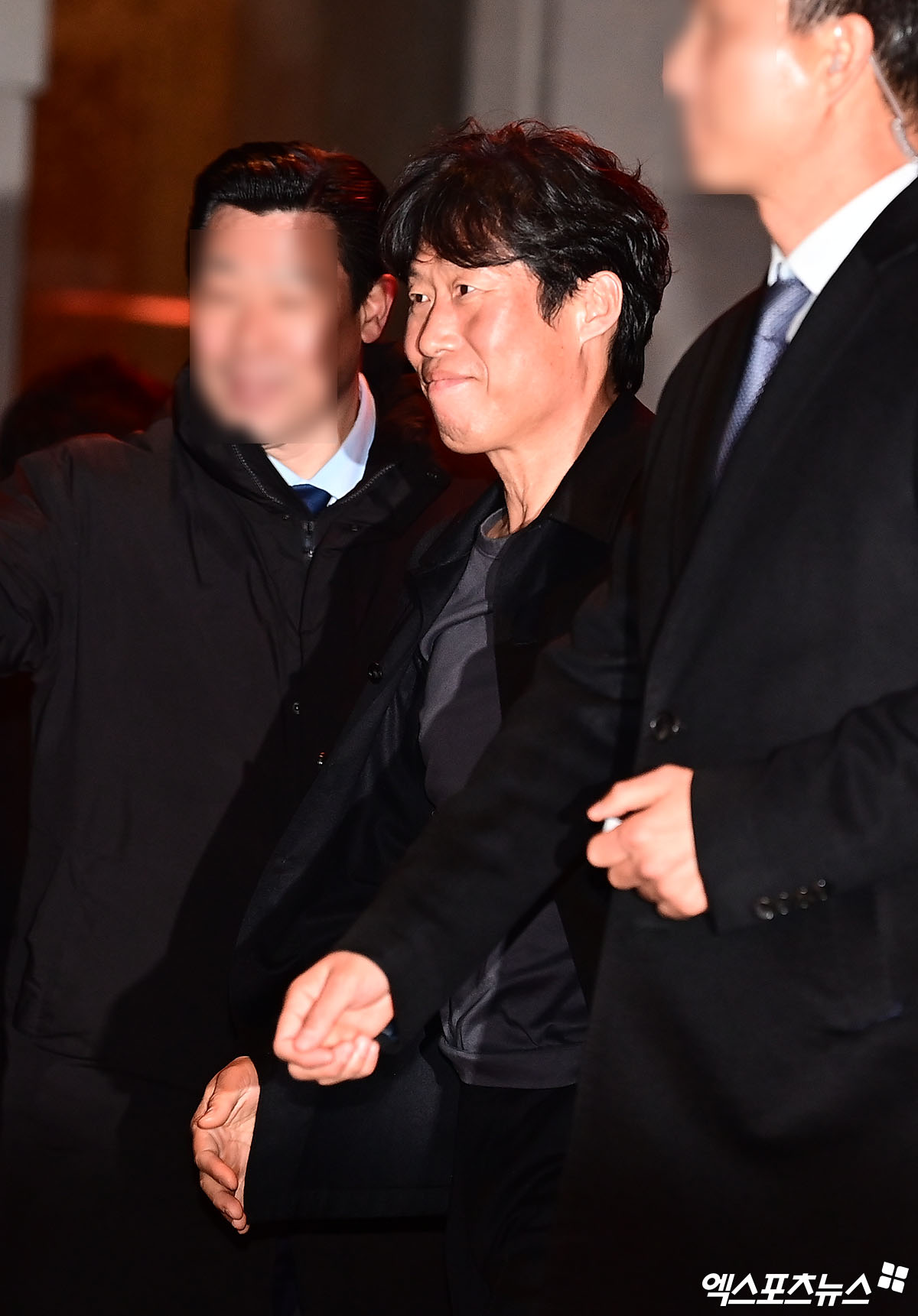 Siêu đám cưới Kim Woo Bin - Shin Min Ah: D.O. (EXO) vội vàng từ MMA chạy đến, V (BTS) - Lee Kwang Soo xuất hiện cực bảnh- Ảnh 18. Siêu đám cưới Kim Woo Bin - Shin Min Ah: D.O. (EXO) vội vàng từ MMA chạy đến, V (BTS) - Lee Kwang Soo xuất hiện cực bảnh- Ảnh 18.