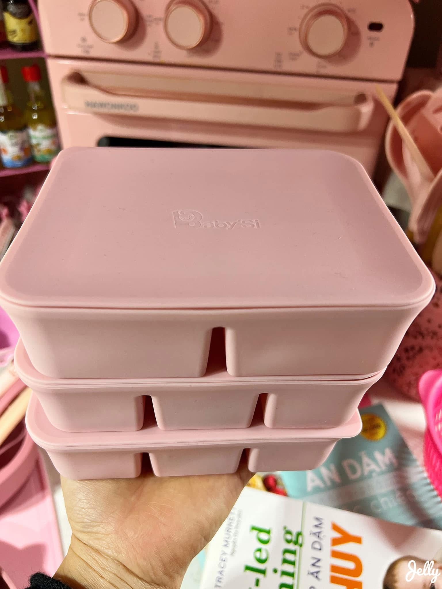 Mới 8 th&aacute;ng tuổi m&agrave; b&eacute; g&aacute;i n&agrave;y đ&atilde; sở hữu căn bếp full m&agrave;u hồng, hội mẹ bỉm xu&yacute;t xoa 