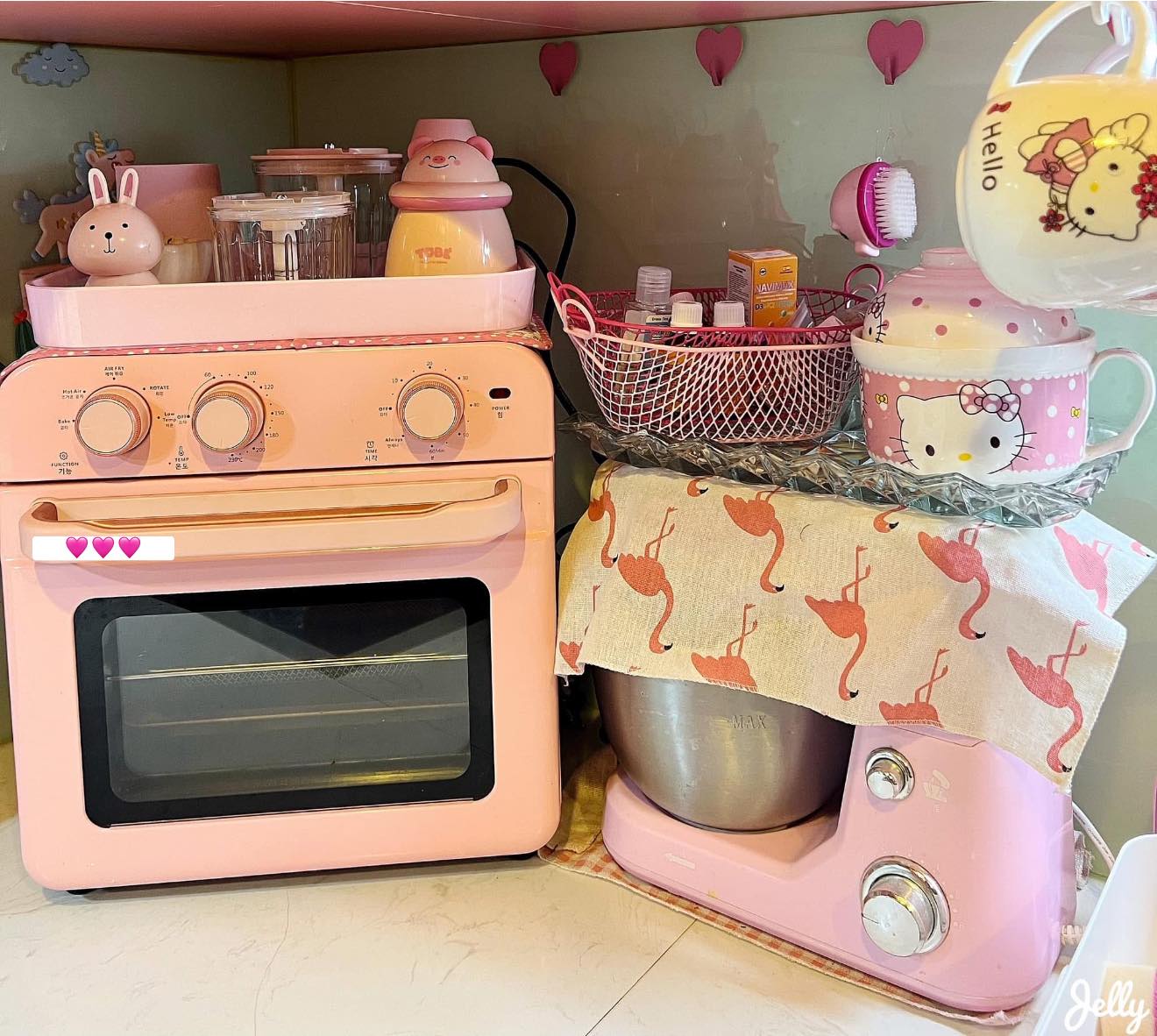 Mới 8 th&aacute;ng tuổi m&agrave; b&eacute; g&aacute;i n&agrave;y đ&atilde; sở hữu căn bếp full m&agrave;u hồng, hội mẹ bỉm xu&yacute;t xoa 