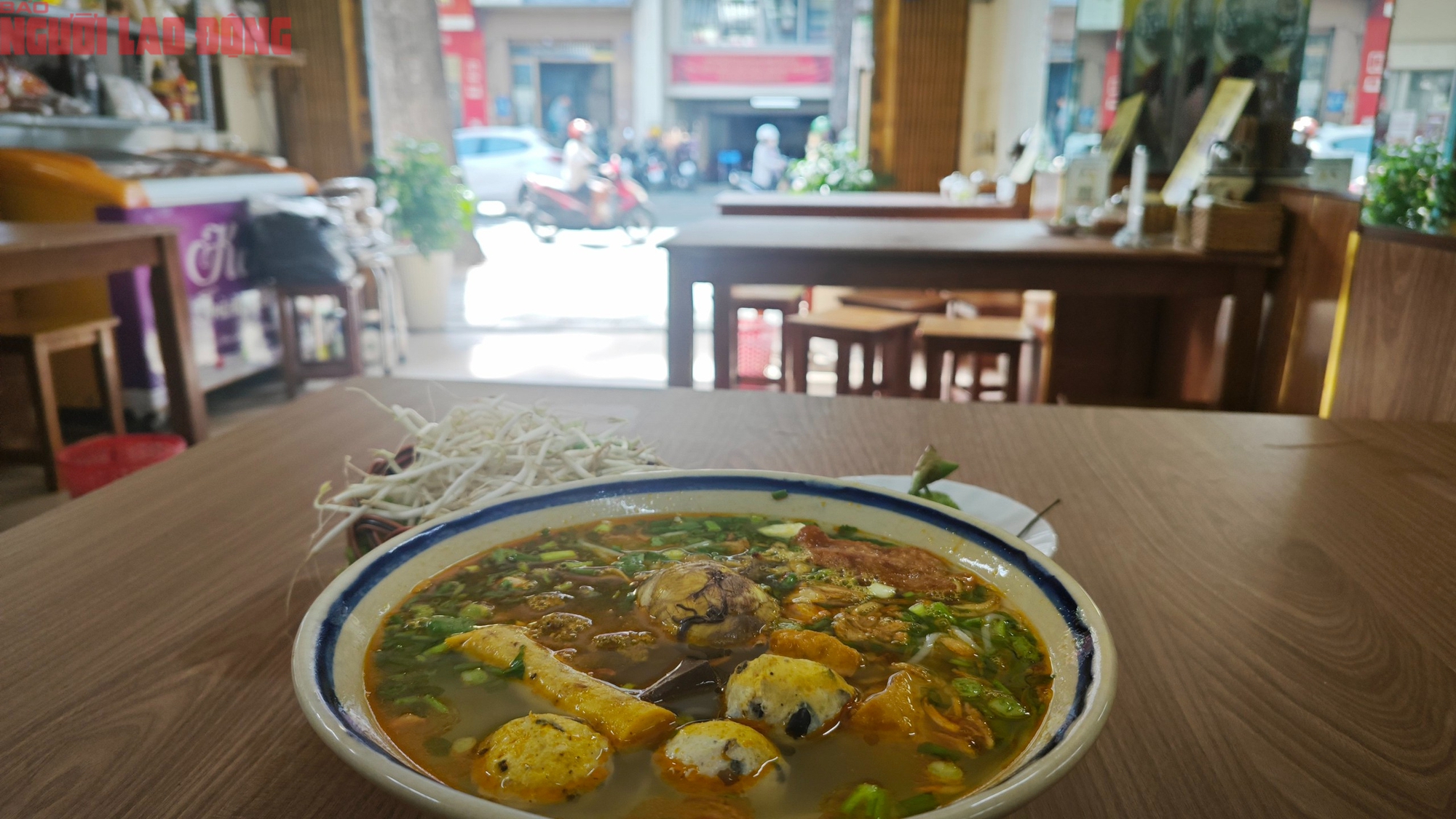 Hộ kinh doanh qu&aacute;n ăn lo lắng trước thay đổi thuế kho&aacute;n v&agrave; k&ecirc; khai thuế mới - Ảnh 1.