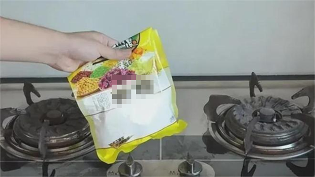 Kh&ocirc;ng phải m&ecirc; t&iacute;n, 3 thứ n&agrave;y tuyệt đối ĐỪNG đặt l&ecirc;n bếp nấu, nguy hiểm nhất l&agrave; c&aacute;i số 1- Ảnh 2.