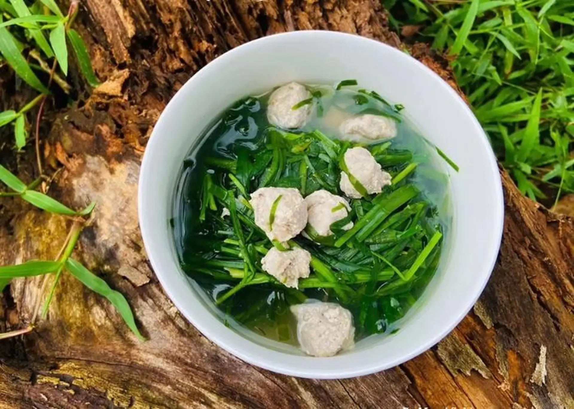 Hẹ được v&iacute; như &ldquo;rau v&agrave;ng&rdquo; cho sức khỏe, nhưng kh&ocirc;ng phải ai cũng ăn được: 3 nh&oacute;m người n&agrave;y n&ecirc;n tr&aacute;nh xa, rất nhiều người đang v&ocirc; t&igrave;nh mắc sai lầm - Ảnh 1.