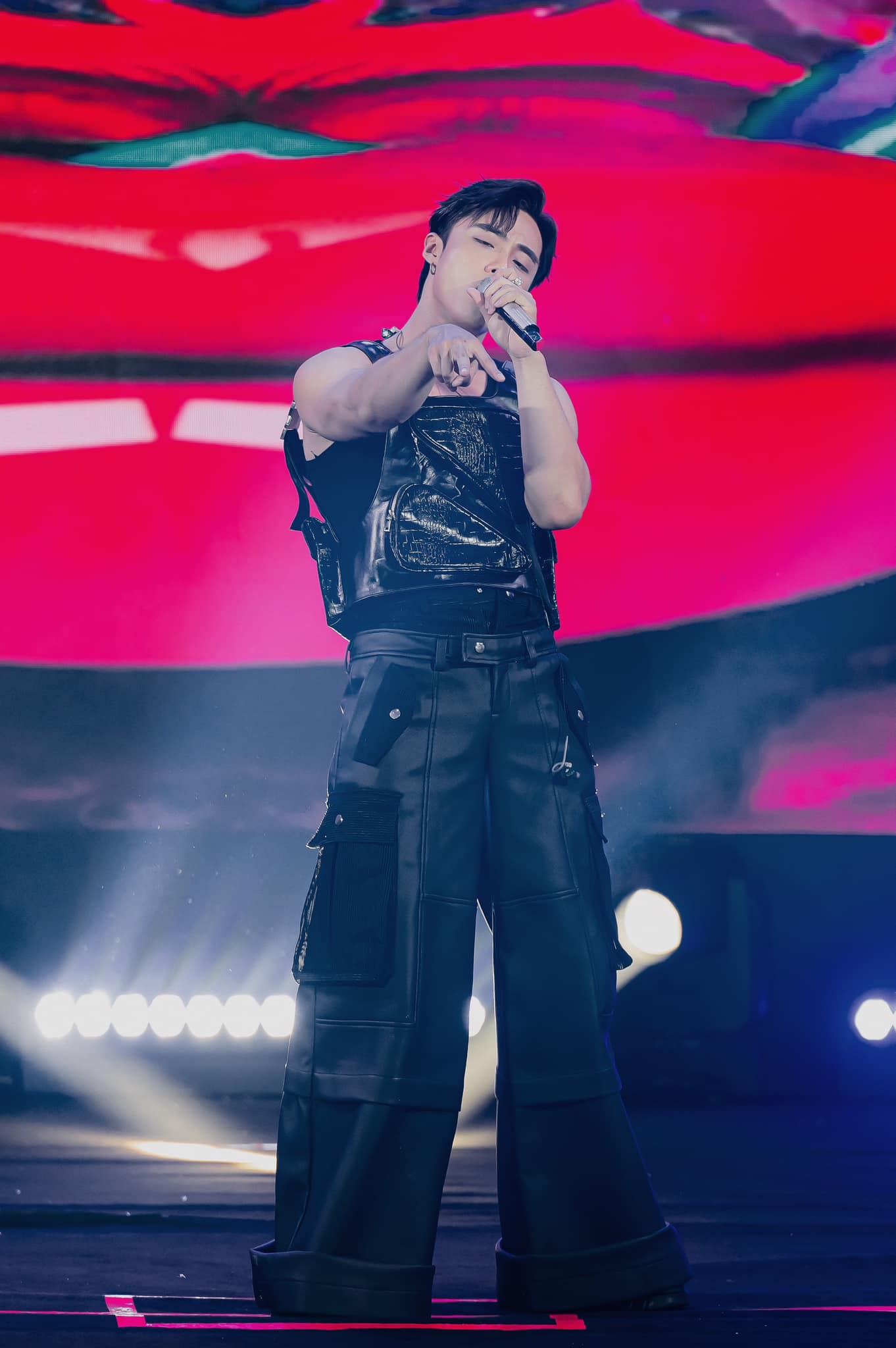 Nam thần Vbiz b&aacute;n v&eacute; fanmeeting ế ẩm, đến mức phải để mẹ giải cứu?- Ảnh 6.