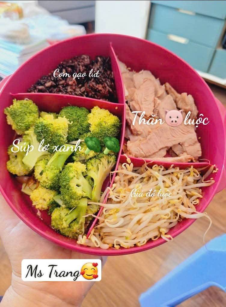 9 th&aacute;ng mang hộp cơm kiểu n&agrave;y đi l&agrave;m, mẹ 2 con giảm 15kg trong sự ngỡ ng&agrave;ng - Ảnh 16.