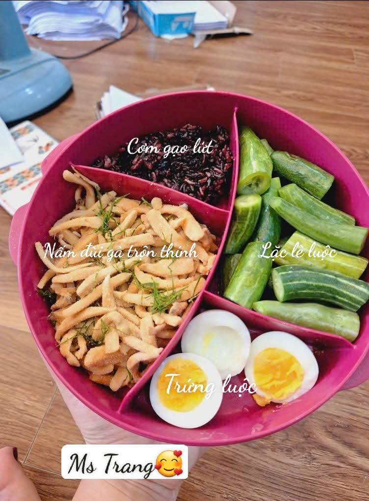 9 th&aacute;ng mang hộp cơm kiểu n&agrave;y đi l&agrave;m, mẹ 2 con giảm 15kg trong sự ngỡ ng&agrave;ng - Ảnh 11.