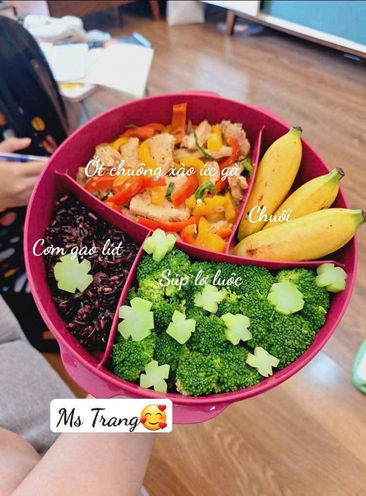 9 th&aacute;ng mang hộp cơm kiểu n&agrave;y đi l&agrave;m, mẹ 2 con giảm 15kg trong sự ngỡ ng&agrave;ng - Ảnh 1.
