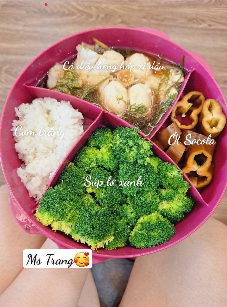 9 th&aacute;ng mang hộp cơm kiểu n&agrave;y đi l&agrave;m, mẹ 2 con giảm 15kg trong sự ngỡ ng&agrave;ng - Ảnh 12.