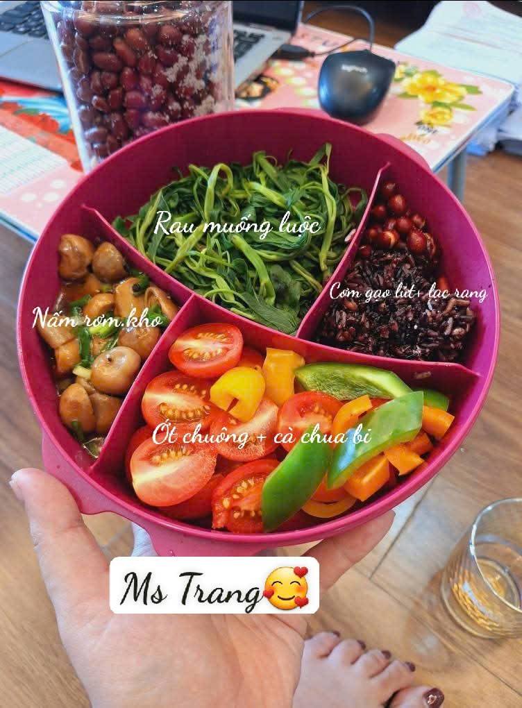 9 th&aacute;ng mang hộp cơm kiểu n&agrave;y đi l&agrave;m, mẹ 2 con giảm 15kg trong sự ngỡ ng&agrave;ng - Ảnh 19.