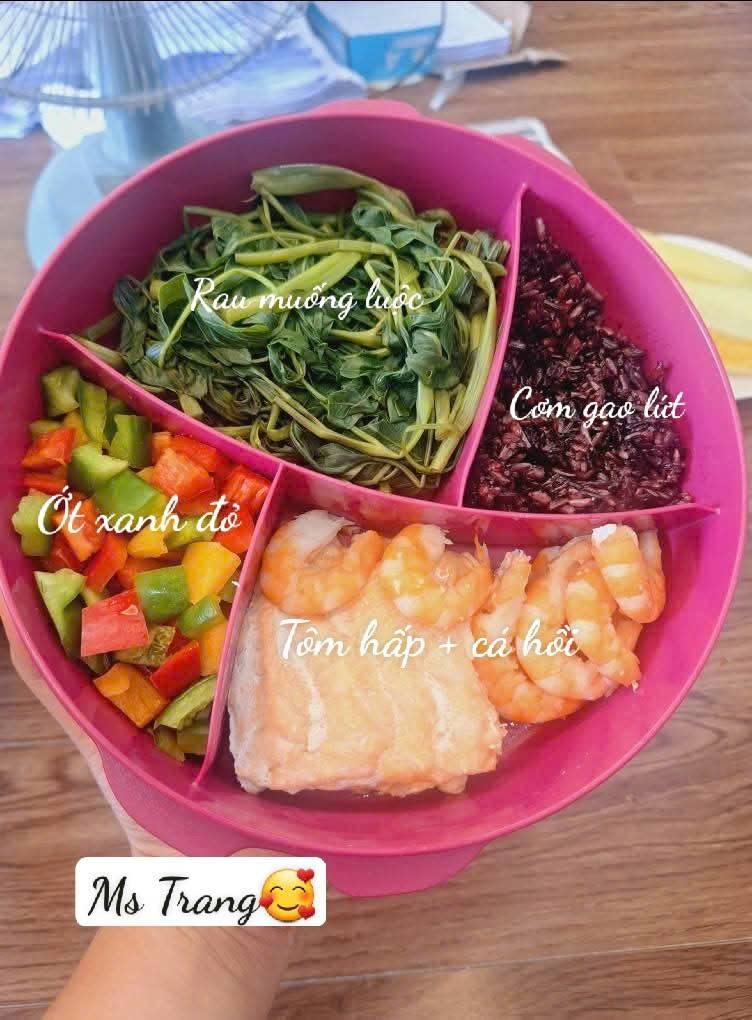 9 th&aacute;ng mang hộp cơm kiểu n&agrave;y đi l&agrave;m, mẹ 2 con giảm 15kg trong sự ngỡ ng&agrave;ng - Ảnh 13.