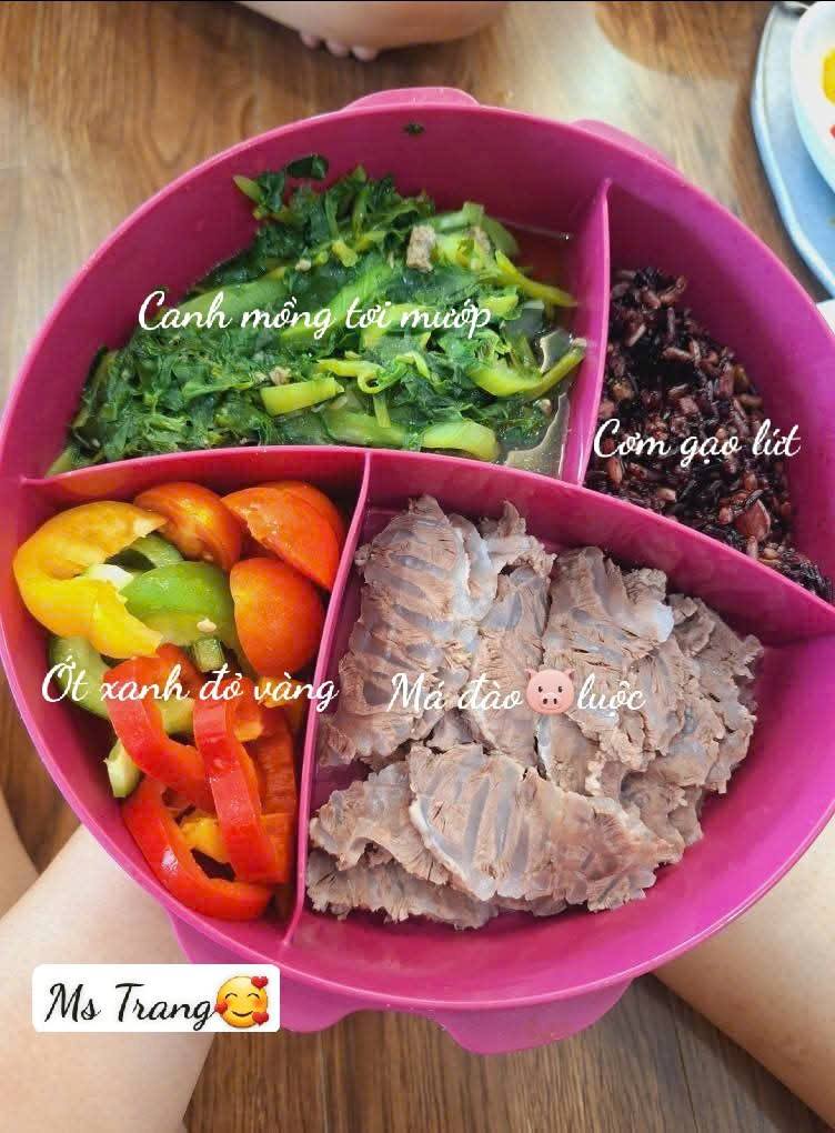 9 th&aacute;ng mang hộp cơm kiểu n&agrave;y đi l&agrave;m, mẹ 2 con giảm 15kg trong sự ngỡ ng&agrave;ng - Ảnh 14.