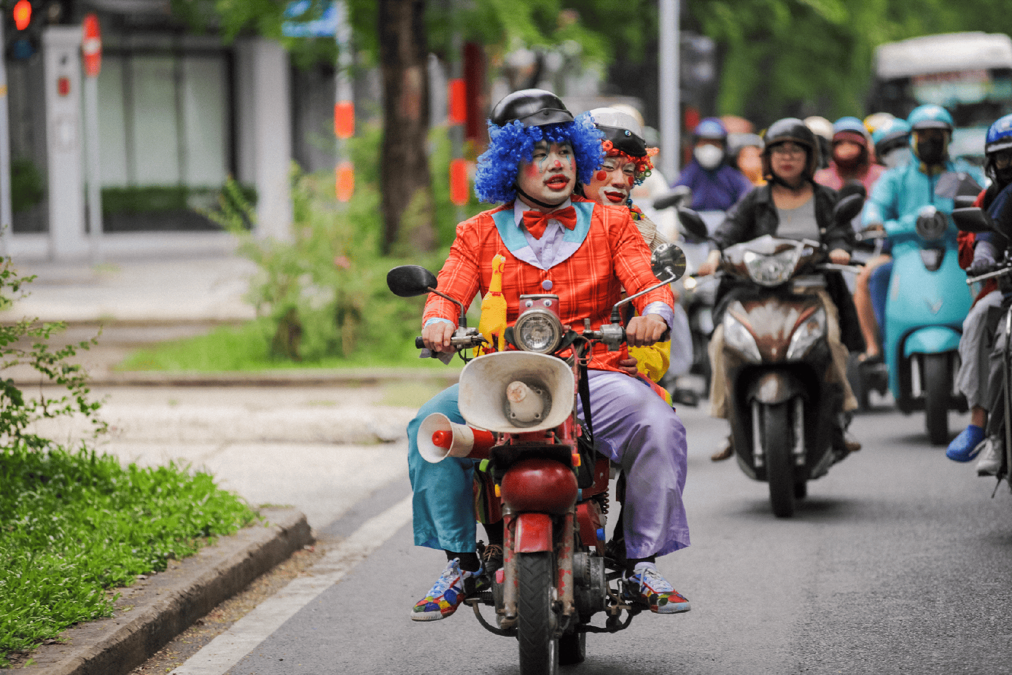 Hậu trường phim Con Kể Ba Nghe: Kiều Minh Tuấn v&agrave; những b&iacute; mật chưa Kể - Ảnh 3.