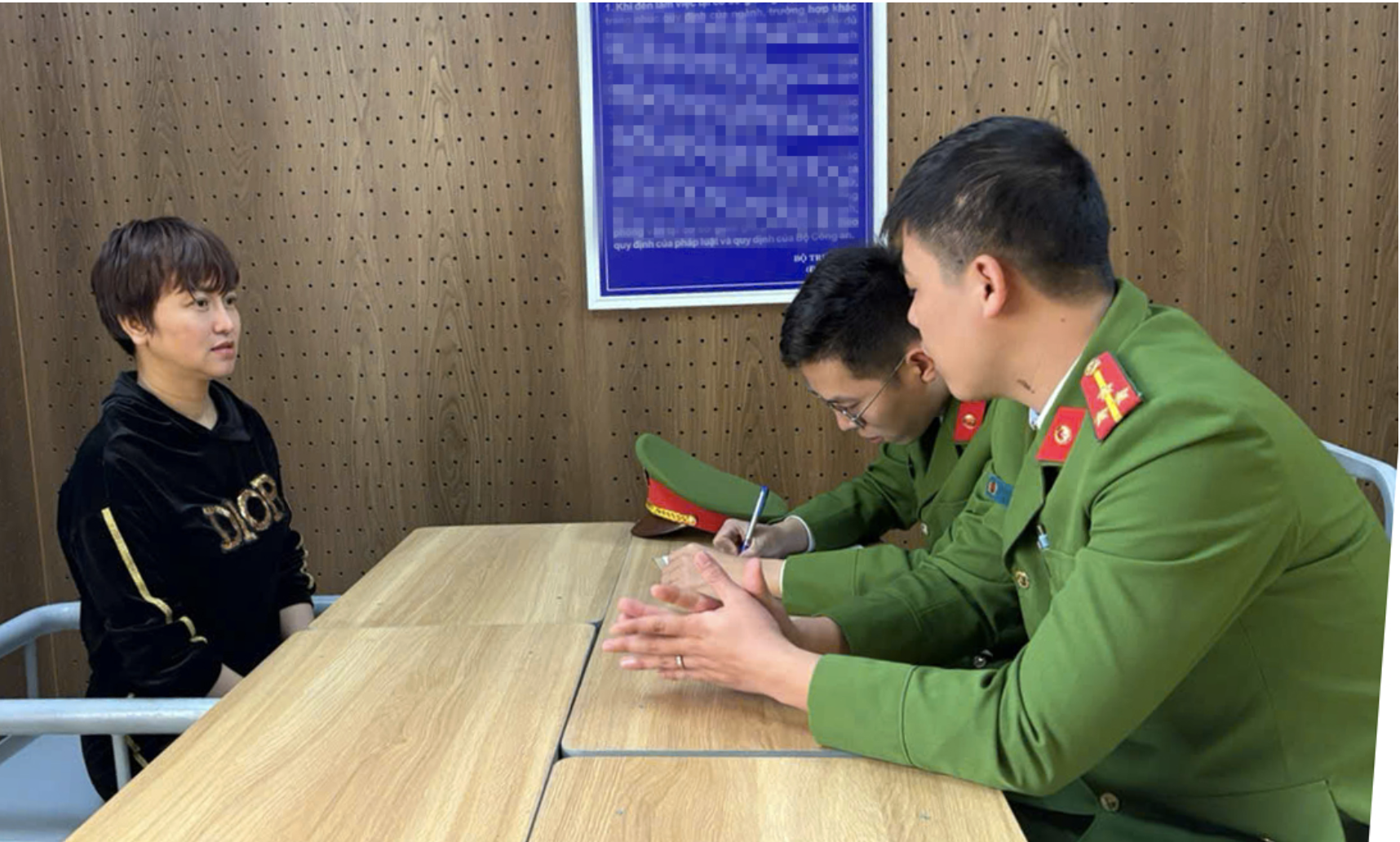 Nụ cười kh&oacute; hiểu của người phụ nữ giả chết trục lợi bảo hiểm 1,2 tỷ đồng - Ảnh 3.