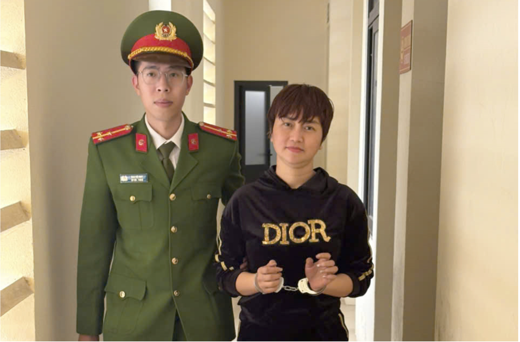 Nụ cười kh&oacute; hiểu của người phụ nữ giả chết trục lợi bảo hiểm 1,2 tỷ đồng - Ảnh 1.