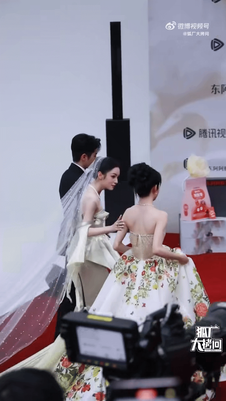 Tinh Quang Đại Thưởng xuống cấp trầm trọng: Trang ho&agrave;ng như hội chợ, khiến d&agrave;n mỹ nh&acirc;n su&yacute;t &ldquo;vồ ếch&rdquo;- Ảnh 2.