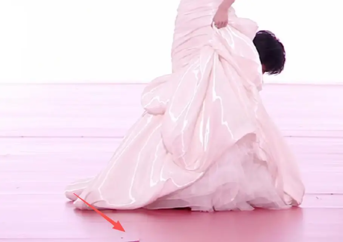 Tinh Quang Đại Thưởng xuống cấp trầm trọng: Trang ho&agrave;ng như hội chợ, khiến d&agrave;n mỹ nh&acirc;n su&yacute;t &ldquo;vồ ếch&rdquo;- Ảnh 4.