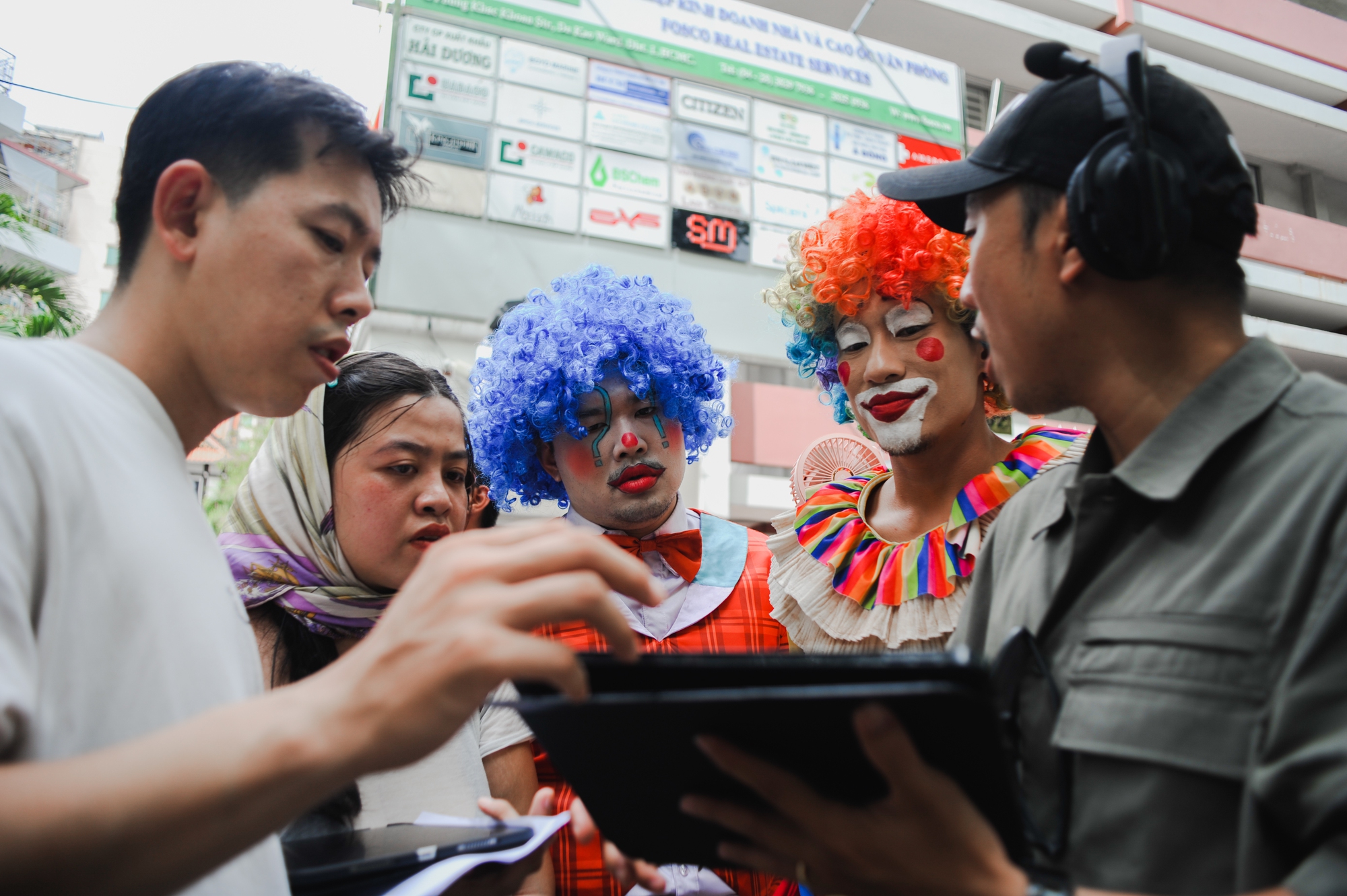 Hậu trường phim Con Kể Ba Nghe: Kiều Minh Tuấn v&agrave; những b&iacute; mật chưa Kể - Ảnh 4.