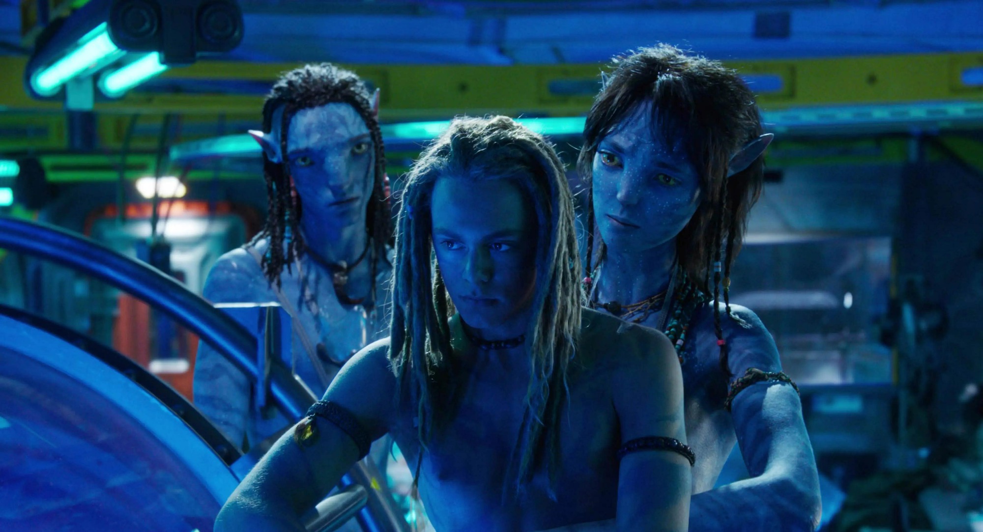 Cặp đ&ocirc;i lệch 55 tuổi trong Avatar 3 khiến kh&aacute;n giả bất ngờ với cảnh h&ocirc;n th&acirc;n mật - Ảnh 1.