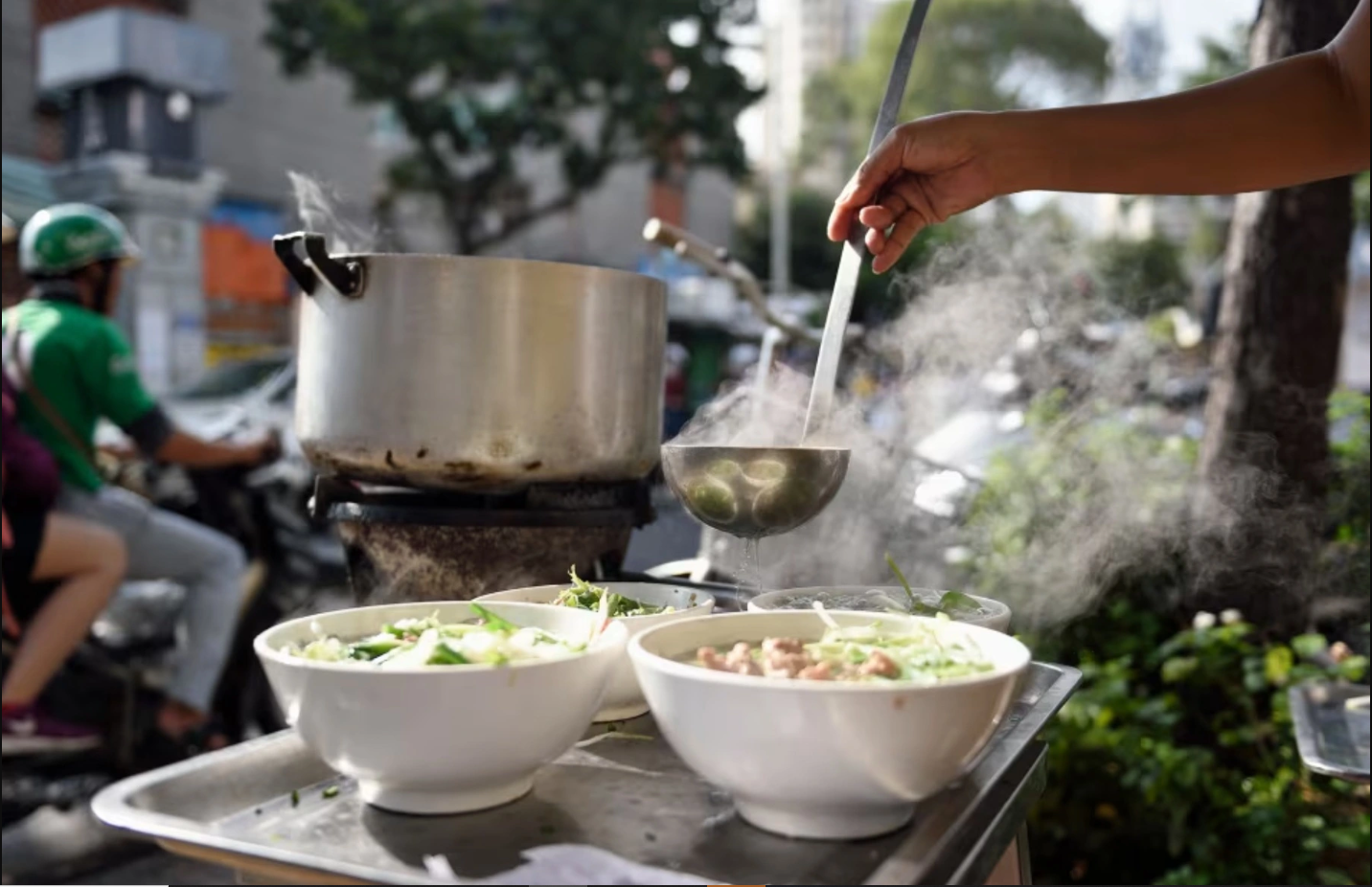 Phở b&ograve; Việt Nam: M&oacute;n ăn chỉ từ 35 . 000 Đồng v&agrave;o top 20 ngon nhất thế giới - Ảnh 2.