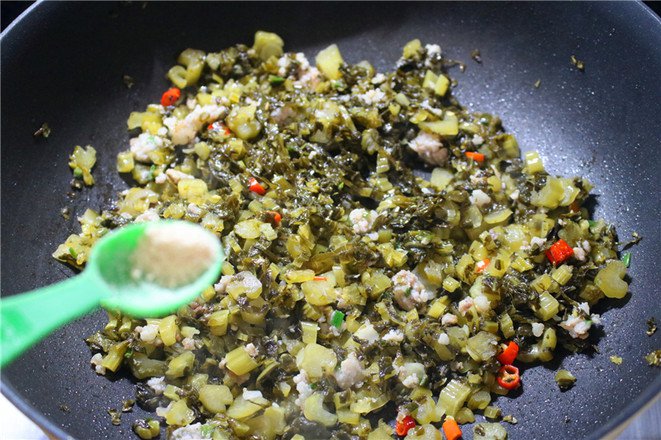 Dưa cải muối chua xào thịt băm - món ăn dễ làm , hết veo cả nồi cơm - Ảnh 5.