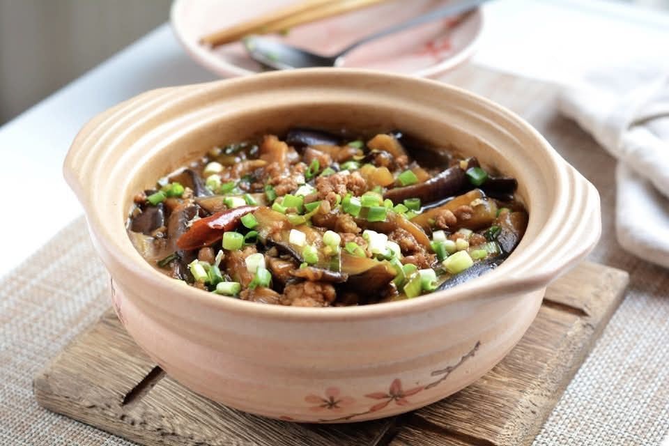 Thịt băm nấu với c&aacute;c nguy&ecirc;n liệu n&agrave;y thật ngon, chỉ ri&ecirc;ng m&oacute;n đầu ti&ecirc;n th&ocirc;i đ&atilde; khiến ai cũng phải chảy nước miếng!  - Ảnh 1.