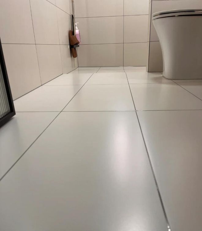 T&ocirc;i từng nghĩ nh&agrave; m&igrave;nh sạch rồi - cho đến khi thấy c&aacute;ch một phụ nữ 60 tuổi dọn nh&agrave;: Sạch đến mức &ldquo;cho&aacute;ng&rdquo;, t&ocirc;i xấu hổ thật sự - Ảnh 9.