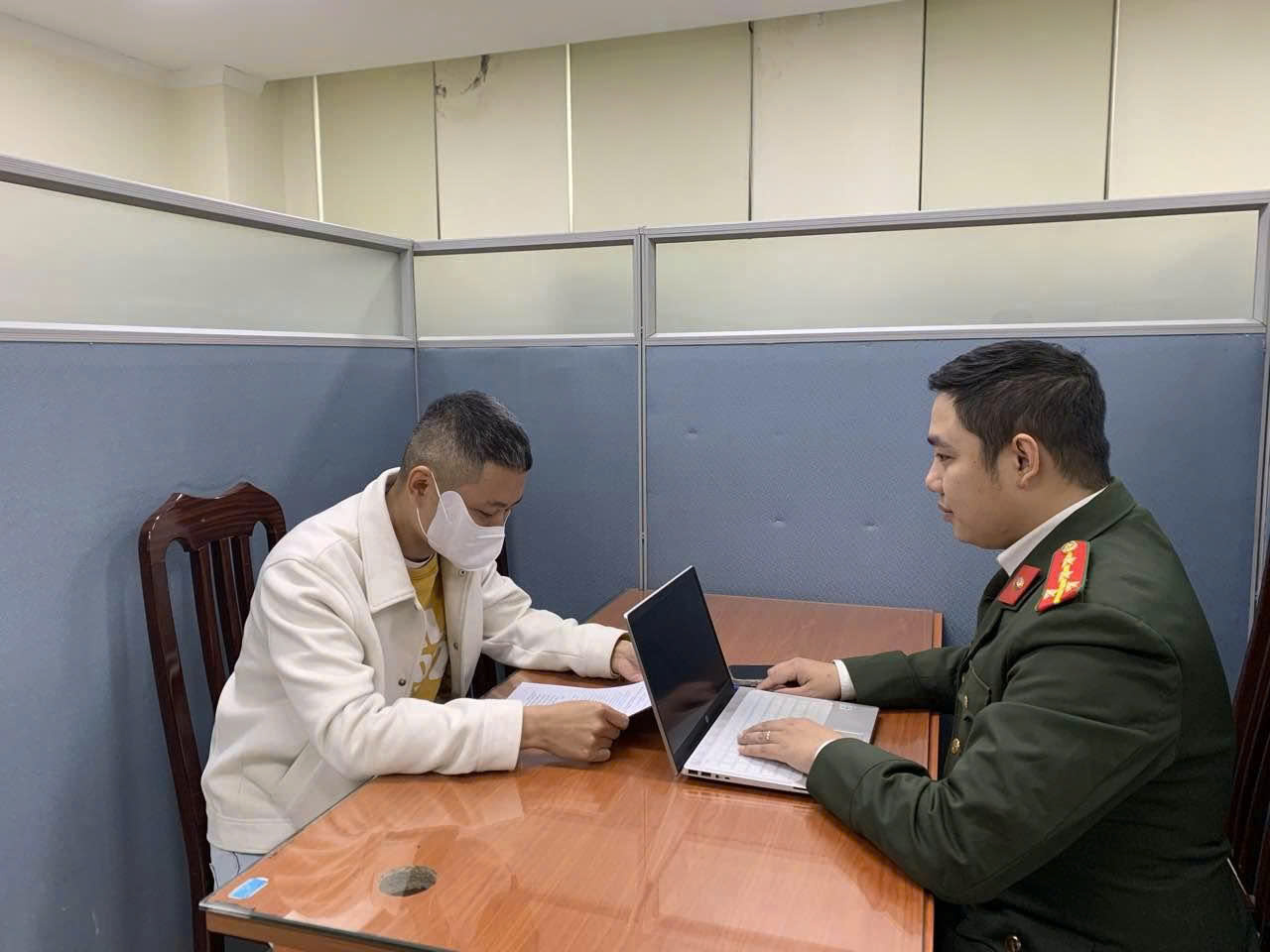 C&ocirc;ng an H&agrave; Nội xử l&yacute; chủ k&ecirc;nh Tuổi Gi&agrave; Audio v&igrave; th&ocirc;ng tin sai sự thật - Ảnh 2.