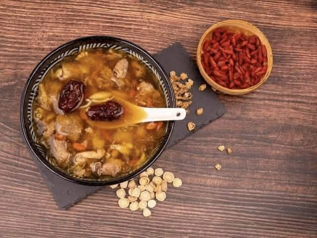 Bữa cơm mùa đông, khuyên bạn nên ăn 4 món 