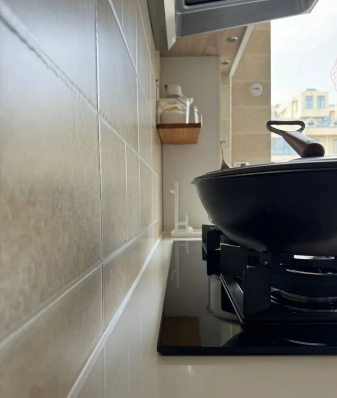 T&ocirc;i từng nghĩ nh&agrave; m&igrave;nh sạch rồi - cho đến khi thấy c&aacute;ch một phụ nữ 60 tuổi dọn nh&agrave;: Sạch đến mức &ldquo;cho&aacute;ng&rdquo;, t&ocirc;i xấu hổ thật sự - Ảnh 6.