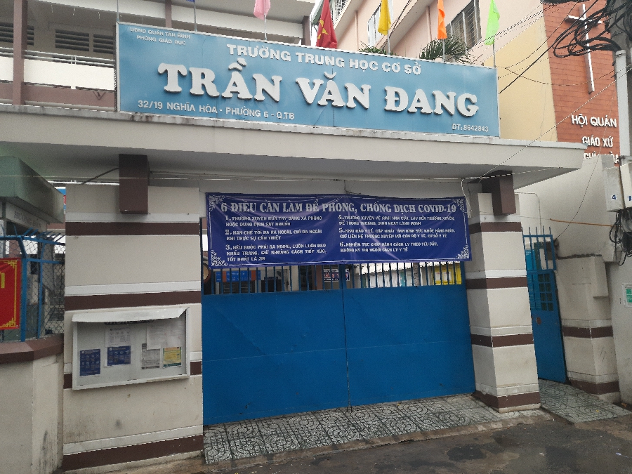 Diễn biến mới về thầy gi&aacute;o phạt học sinh nộp tiền v&agrave; dậy sớm - Ảnh 1.