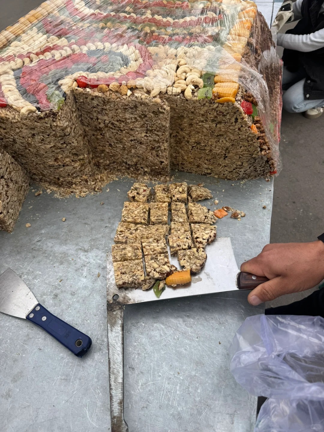 Sự thật về b&aacute;nh cắt T&acirc;n Cương - s&aacute;t thủ v&iacute; tiền khiến du kh&aacute;ch đau v&iacute; - Ảnh 3.