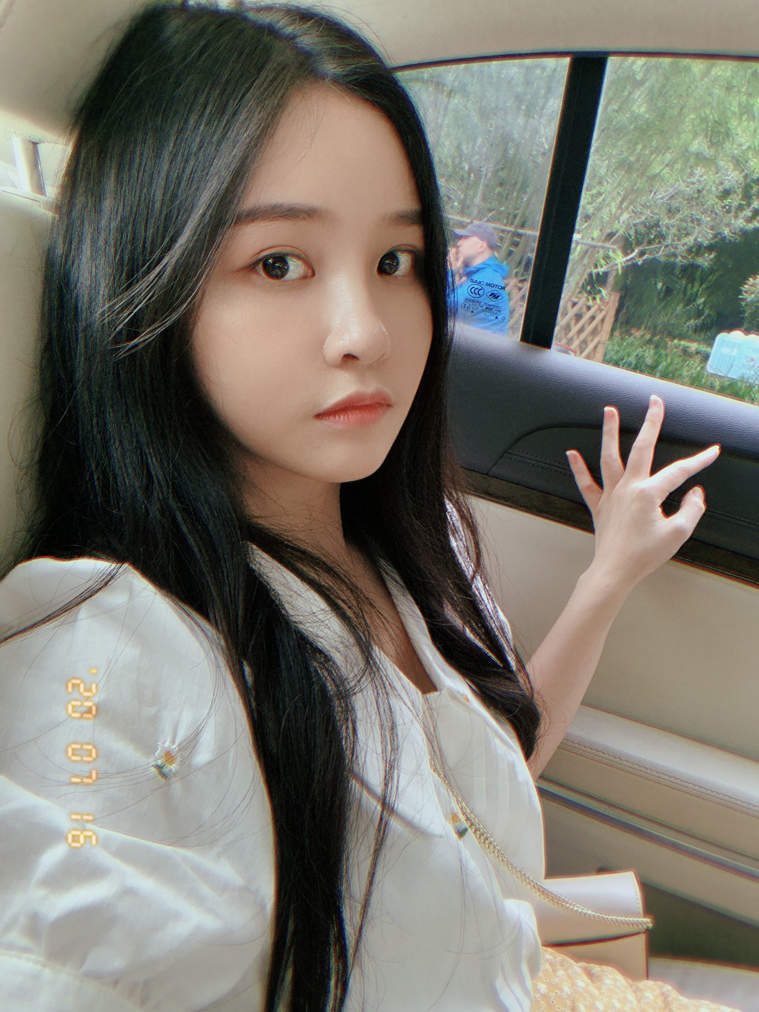 Sự hết thời của 1 ng&ocirc;i sao: Mỹ nh&acirc;n s&aacute;ng gi&aacute; bị &eacute;p đi tiếp rượu, chịu bất c&ocirc;ng đến mức rời l&agrave;ng giải tr&iacute;- Ảnh 3.