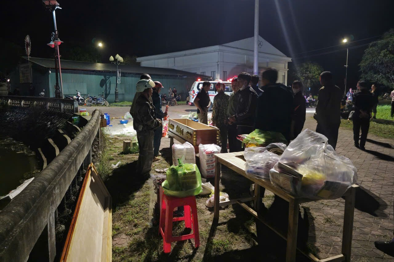 Hai học sinh lớp 8 tử vong thương t&acirc;m khi c&acirc;u c&aacute; ở Nghệ An - Ảnh 2.